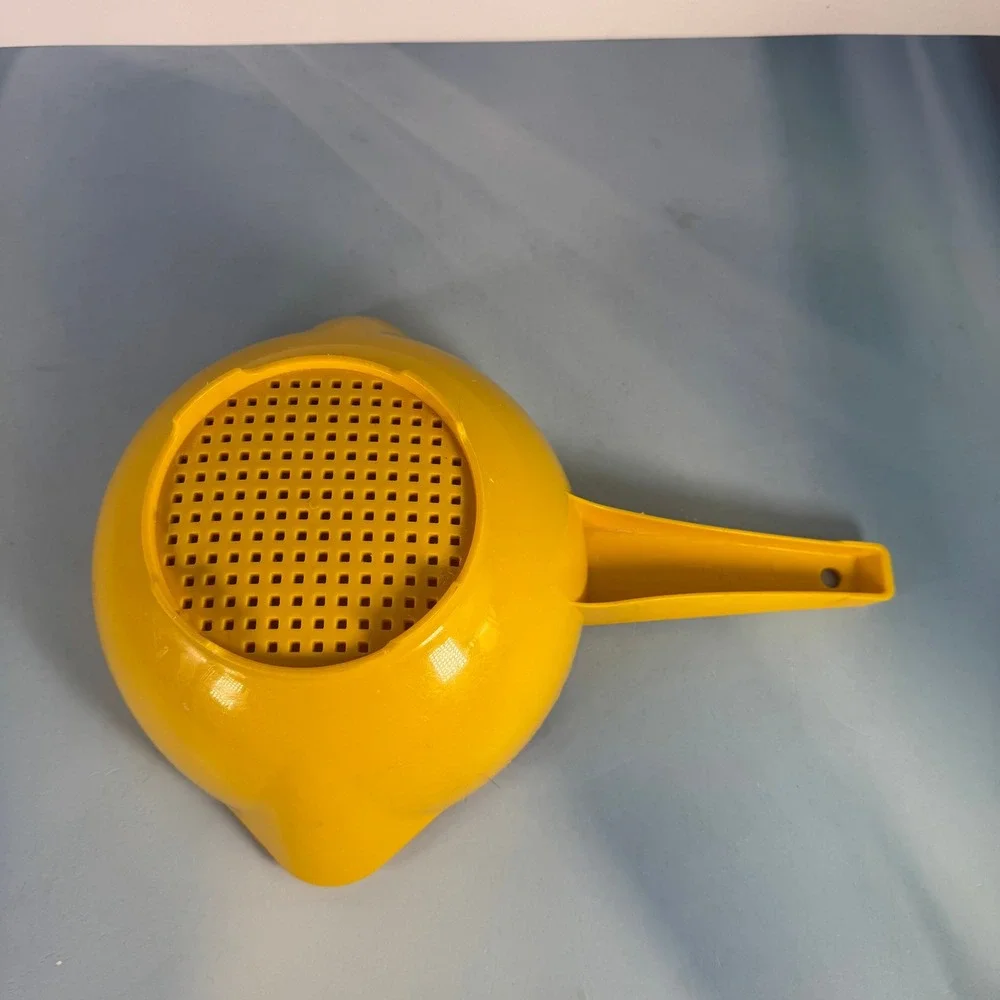 VTG Tupperware Harvest Gold Yellow Strainer Funnel Colander 1200-3 Kitch Utensil